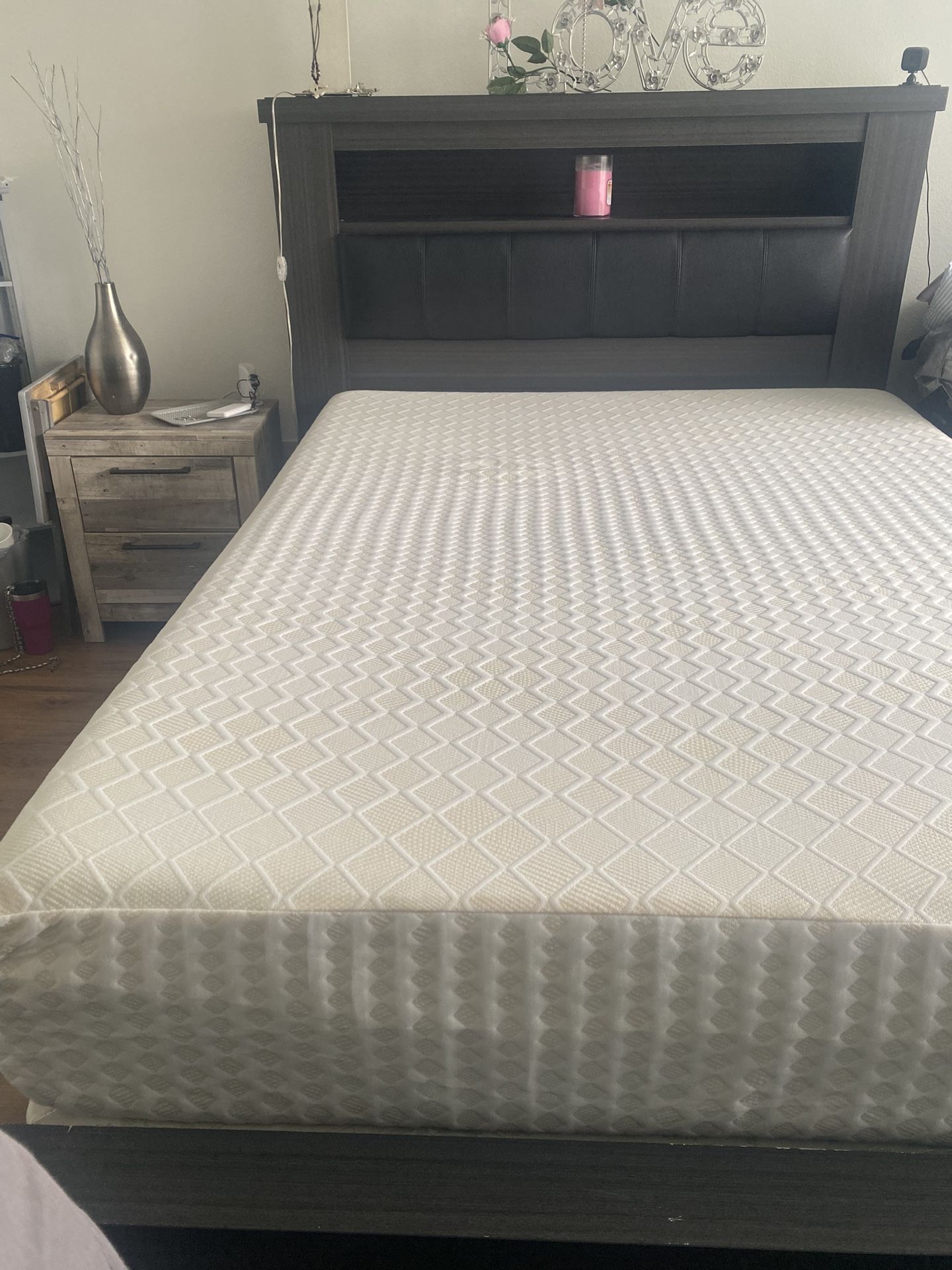 Queen Bed And Boxspring