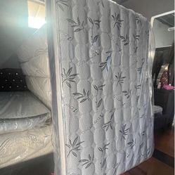 Queen Size Pillow Top Mattress