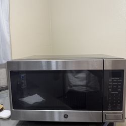 General Electric Microwave LIKE NEW for $60