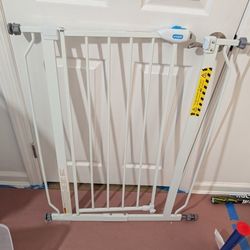 Regalo walk-through safety gate (Great For Babies Or Pets)