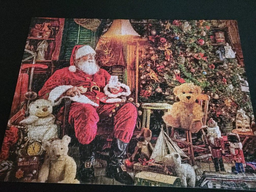 Tis The Season 550 Pc Jigsaw Puzzle. Poster Included.