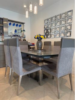Juego de comedor con 6 sillas / Dining set with 6 chairs