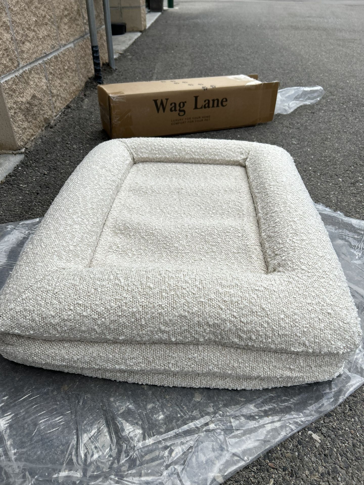 New dog bed 27x20x6”
