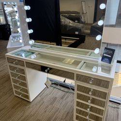 New Luxury Glass Top Mirrored Vanity 