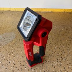 Milwaukee M18 18-Volt 1250 Lumens Lithium-Ion Cordless Search Light (Tool-Only)