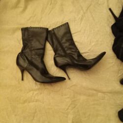 Size 9 Low Calf Black Heeled Boot 