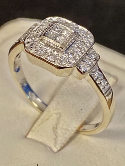10 K White gold engagement ring
