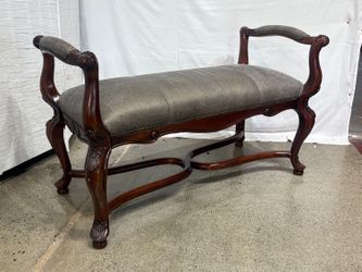 THOMASVILLE Queen Anne Style Stud Trim Bench