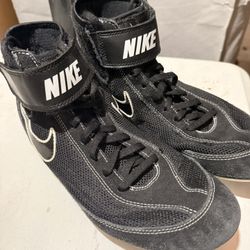 Boxing/wrestling shoes (Men’s Size 8)