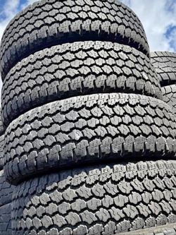 265/70/17 Goodyear 📍📍 Vendo un set de llantas con 80% de vida las 4 📍🌟