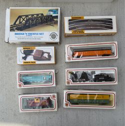 Bachmann HO Scale electric Train set, 8 pieces
