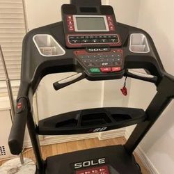 Sole F80 Folding-Treadmill