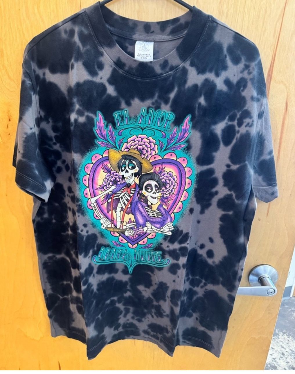 Adults Love never dies, just ask Hector and Imelda. Unisex