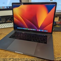 MacBook Pro 15" 2017 Touchbar Quad Core i7 16gb 256gb SSD Dual GPU

