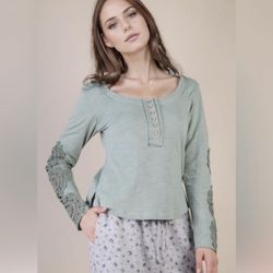 Crochet Sleeve Top - Size Medium