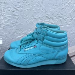 Women’s Size 7.5 / Kids 5.5y - Reebok Classics Freestyle Hi-Top Cotton blue 