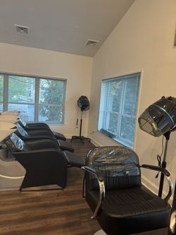 Hooded Hair Bonnet Dryer-Color: Black.