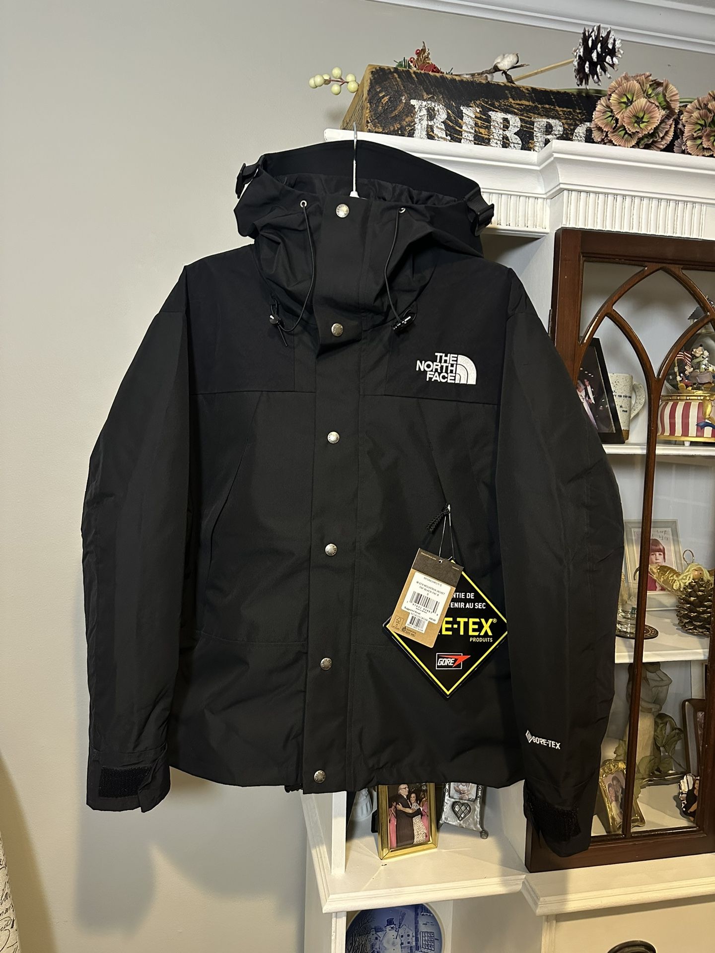 The North Face Gortex Mountain Jacket TNF Black Small NEW