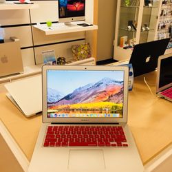 2017 13" MacBook Air 1 .8 GHz i5 8 GB RAM 256 SSD - $450 (Middleton, MA)