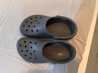 Crocs women size 6