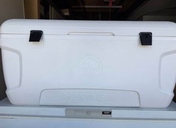 5 Igloo Marine Contour 150 qt coolers