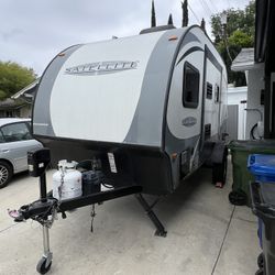 17’. Long Camper.  Grate Conditions 