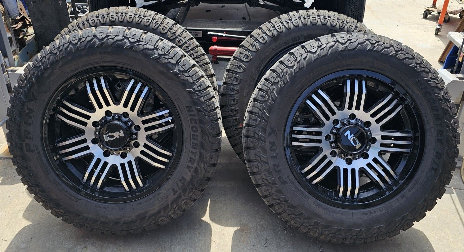 8 Lugs 20' Rims & New Tires