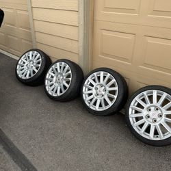 17 “ Cadillac CTS rims. I Bought For My 2005 Cadillac CTS But They Didn’t Fit My Vehicle :( Way Better Then Like New Condition ) Sad They Didn’t Fit.