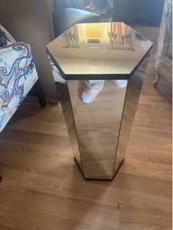 Mirror plant stand