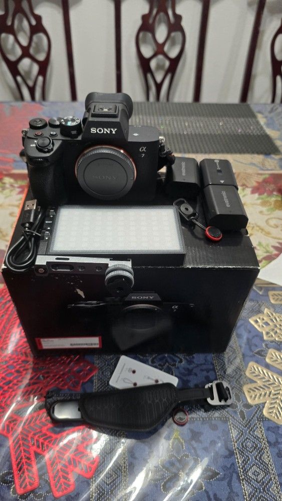 Sony Alpha 7 IV Mirrorless Camera – Excellent Condition