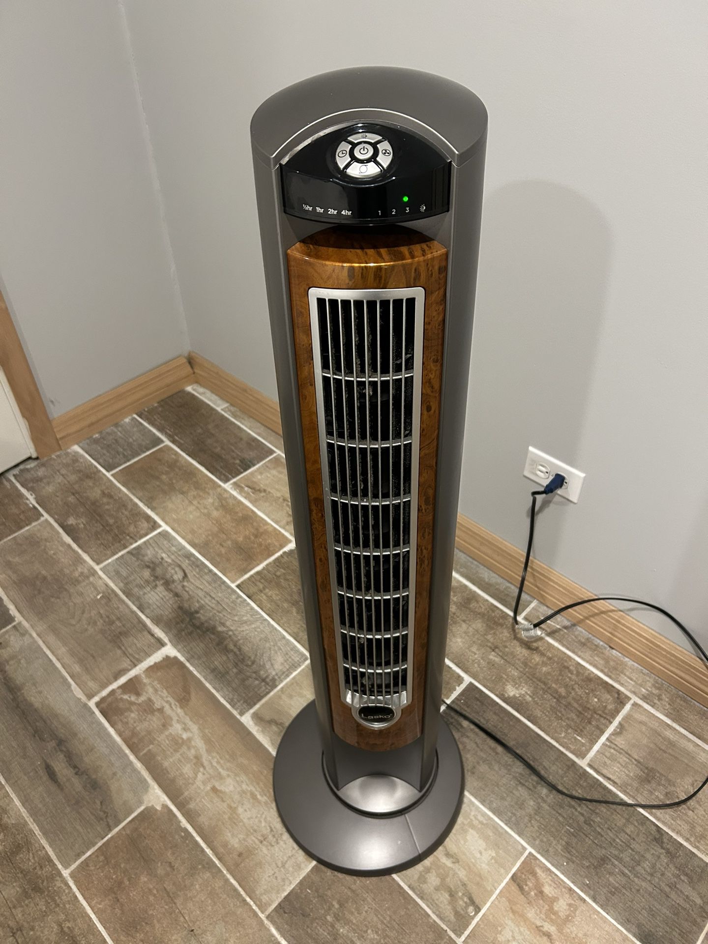 Lasko Wind Curve Oscillating Tower Fan With Ionizer Brown/Silver