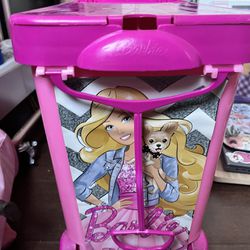 Barbie Storage With Dolls Included 