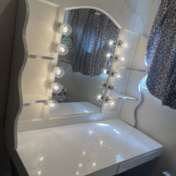 Vanity With Mirror N Light With Chair