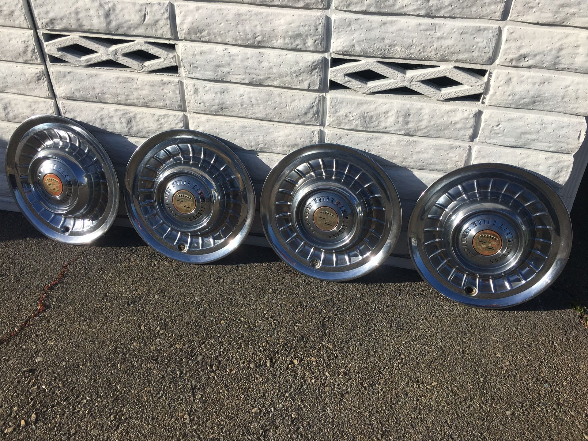 1958 / 1959 CADILLAC MOTOR CAR DIVISION Hubcaps measure 17" across