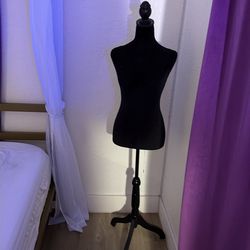 Mannequin clothes hangers