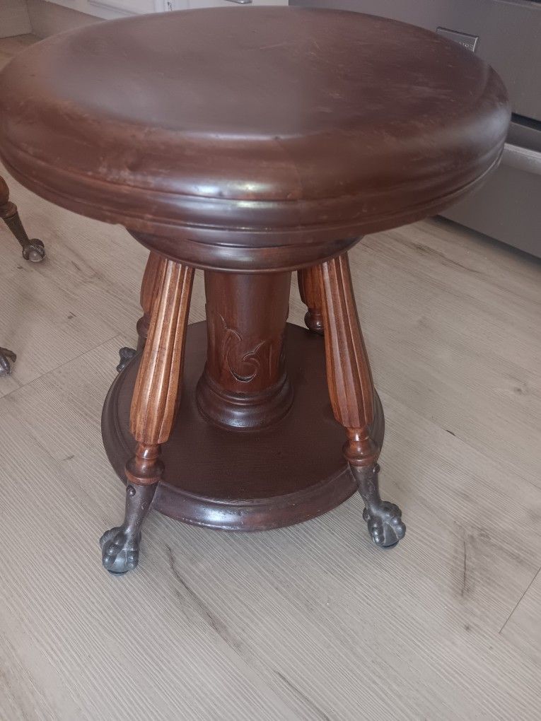 Tonk Victorian Style Round Wooden Stools
