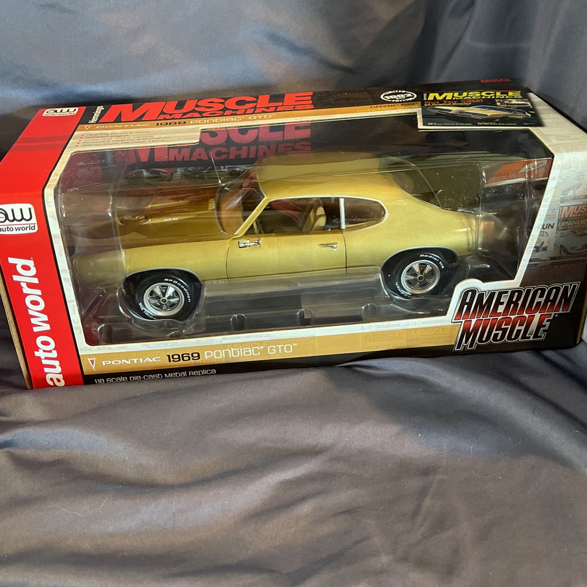 Auto World, Limited Edition Hemmings Muscle Machines 1969 Pontiac GTO, Gold, 1/18