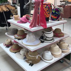 3 tier display table with wheels - Boutique