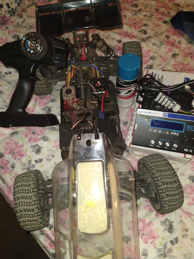 RC - 1/8 4WD ATOMIC BUGGY & 1/10 2WD SHORT COURSE TRUCK