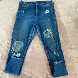  High-waisted blue ripped jeans