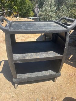 MULTI USES TABLE WHIT WHEELS