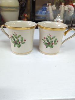 Vintage pair of Lenox Christmas holly coffee tea mugs