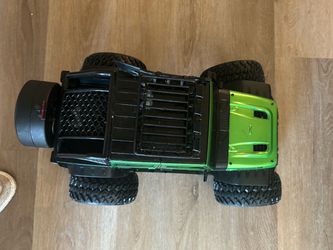 Green RC Jeep Wrangler Toy Truck