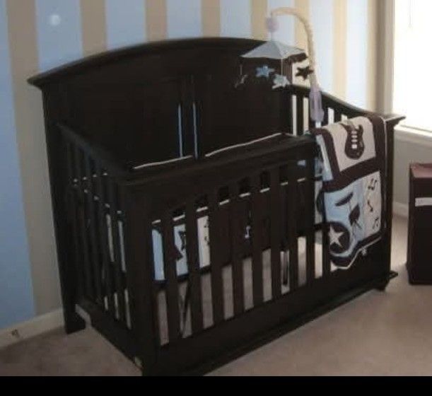 Munire 4 in 1 Crib, Toddler Bed, Day Bed, And Full Size Bed Frame