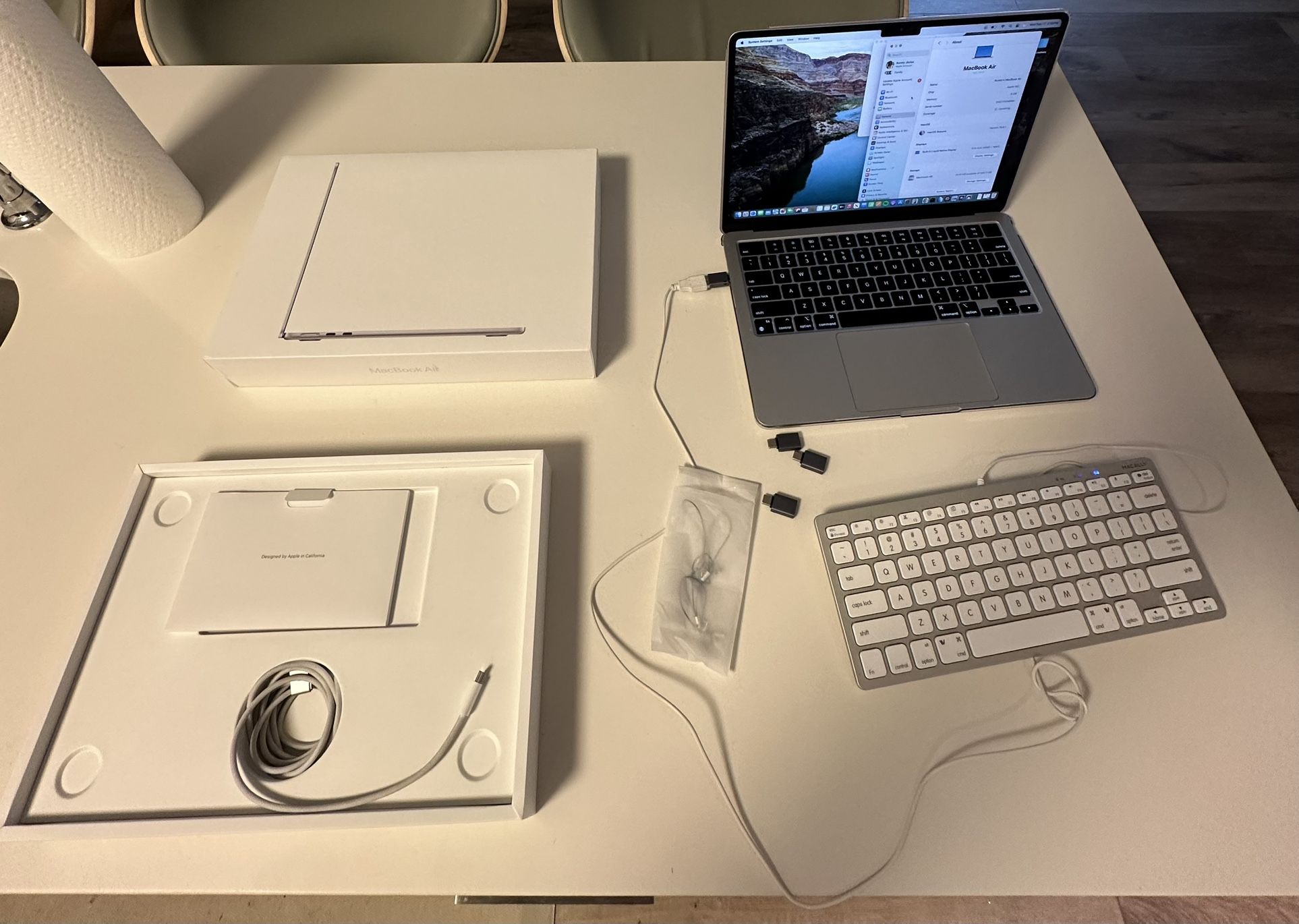 Apple MacBook Air 13.6" (256GB SSD, M2, 8GB) Laptop