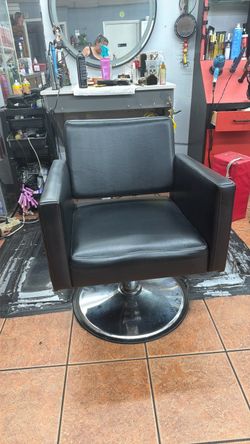 Black Hydraulic Salon Styling Chair