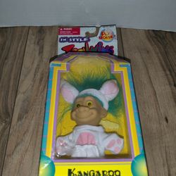 Trollkins 1998 Doll Kangaroo With Green Hair New (Box Has Wear And some Damage).

Sold as is

