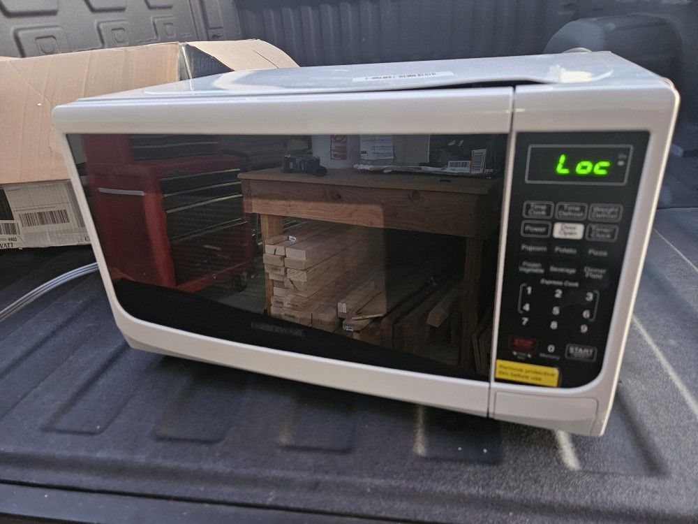 Farberware Classic Countertop Microwave New