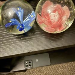 Decorations Glass Ball With Flowers In Resin