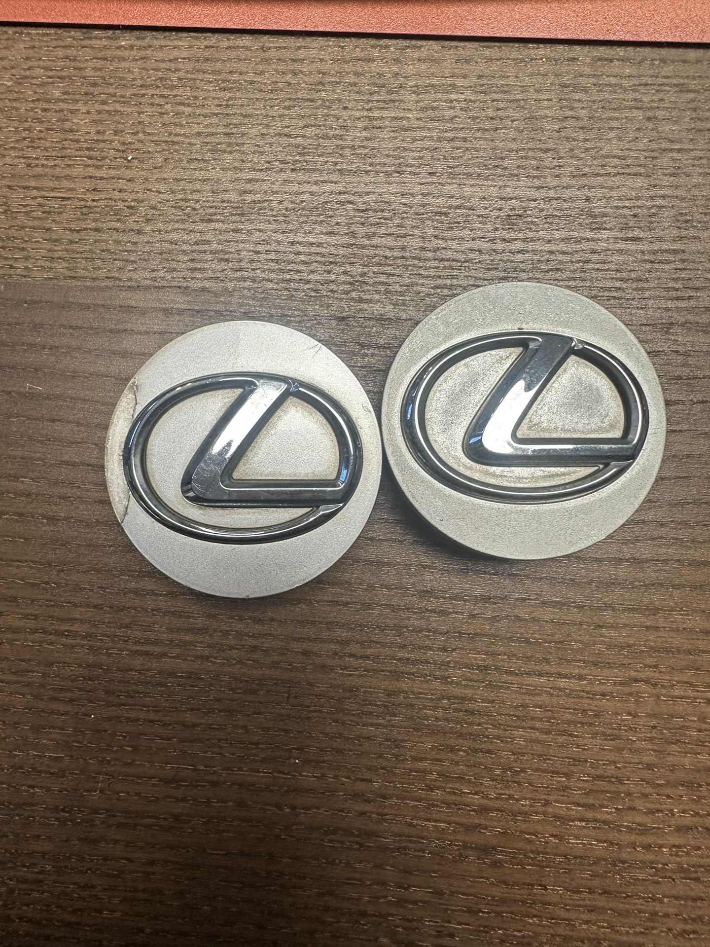 2 wheel center caps LEXUS 30774